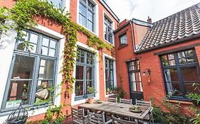 B&B Door 10